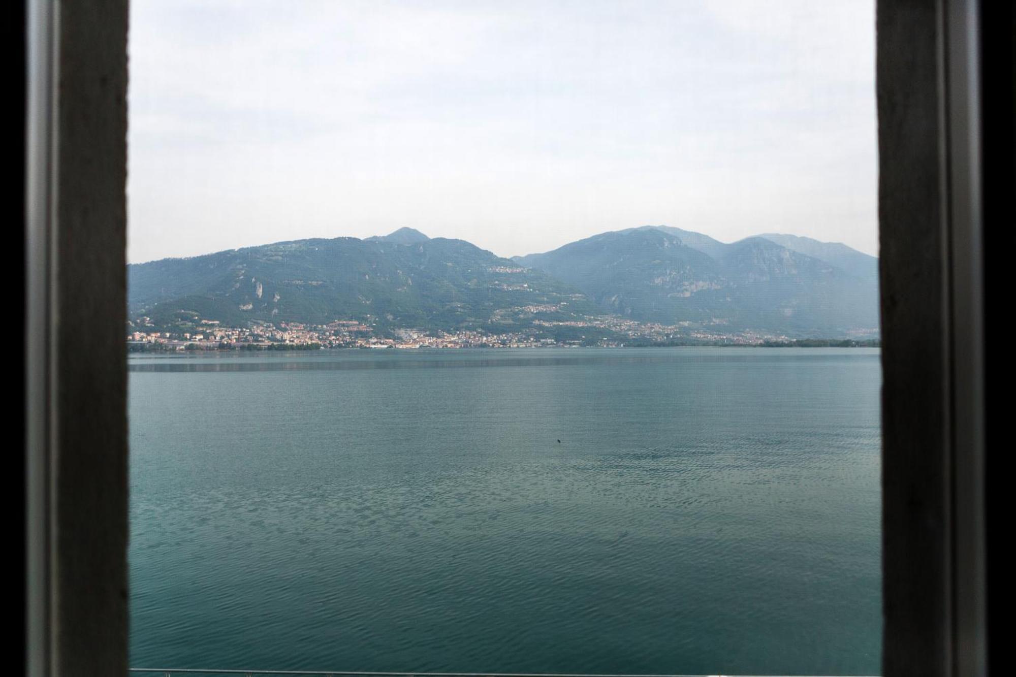 Lakefront Home Residenza Il Gallo In Riva Al Lago Pisogne Exterior photo
