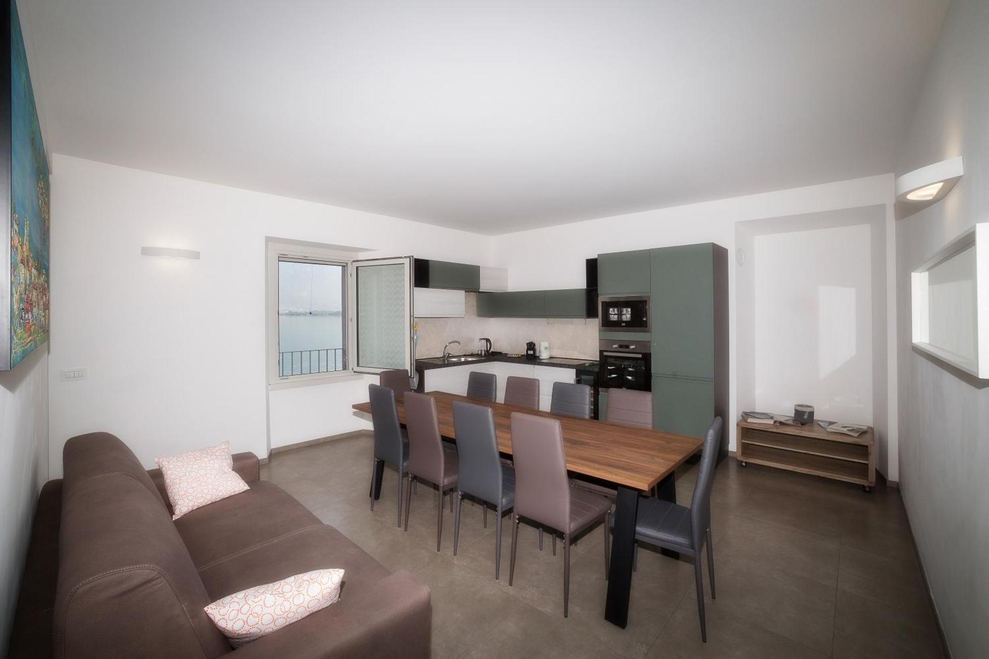 Lakefront Home Residenza Il Gallo In Riva Al Lago Pisogne Exterior photo